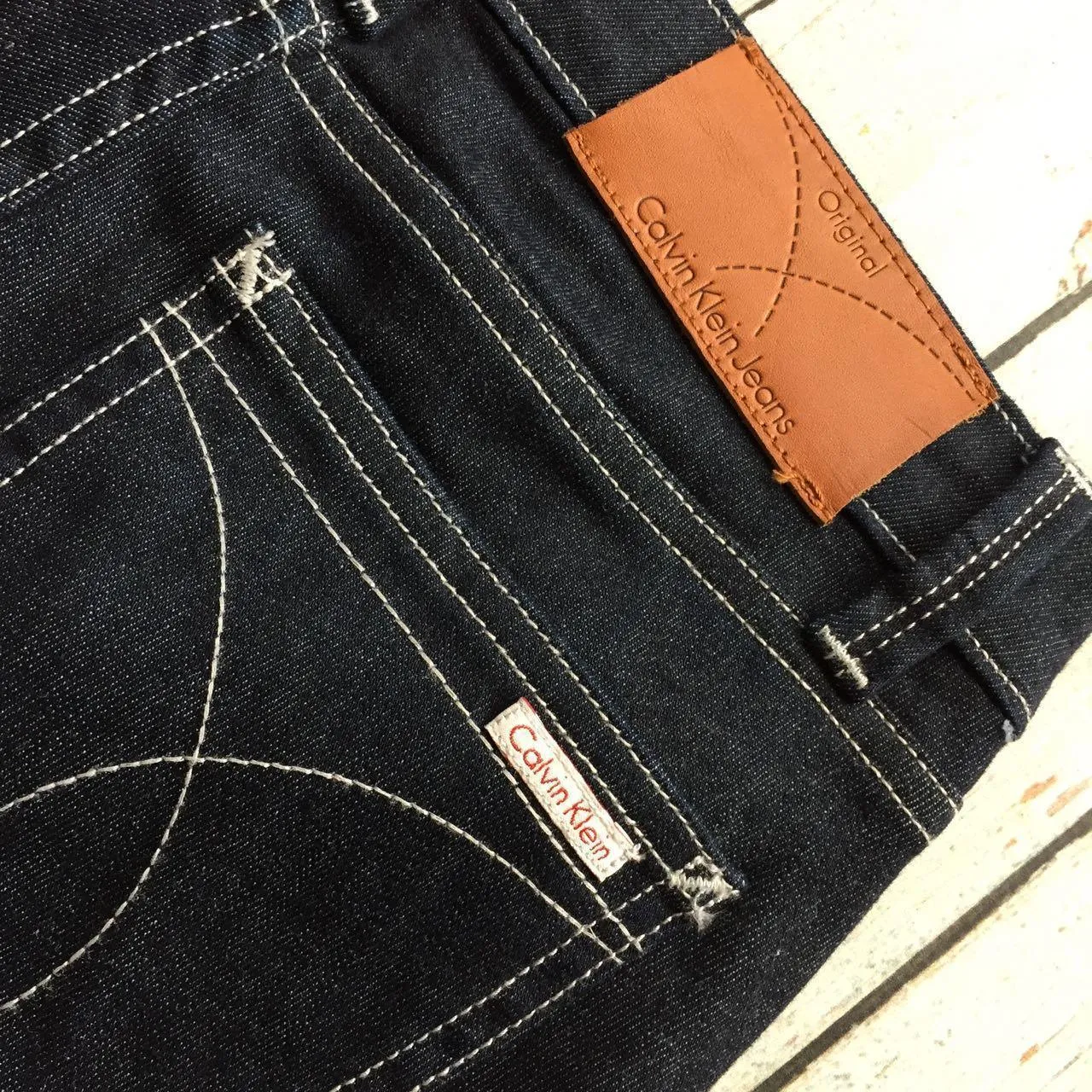 NWT - Calvin Klein Jeans Mid Rise Skinny - Size 25