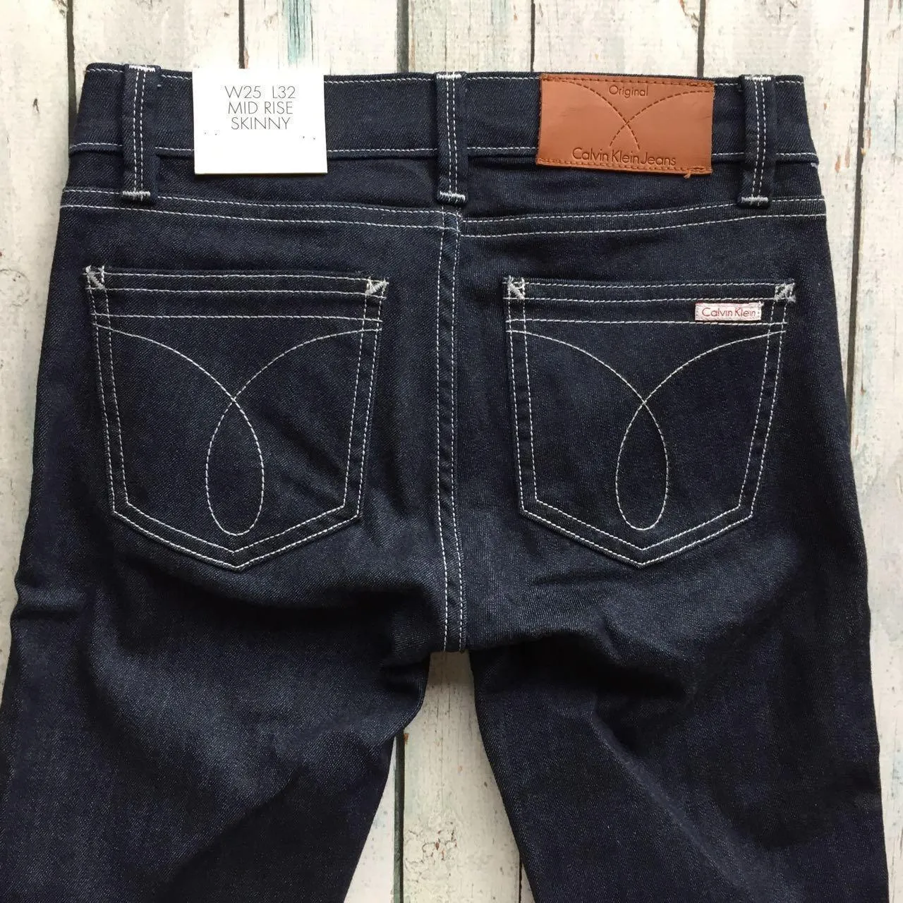 NWT - Calvin Klein Jeans Mid Rise Skinny - Size 25