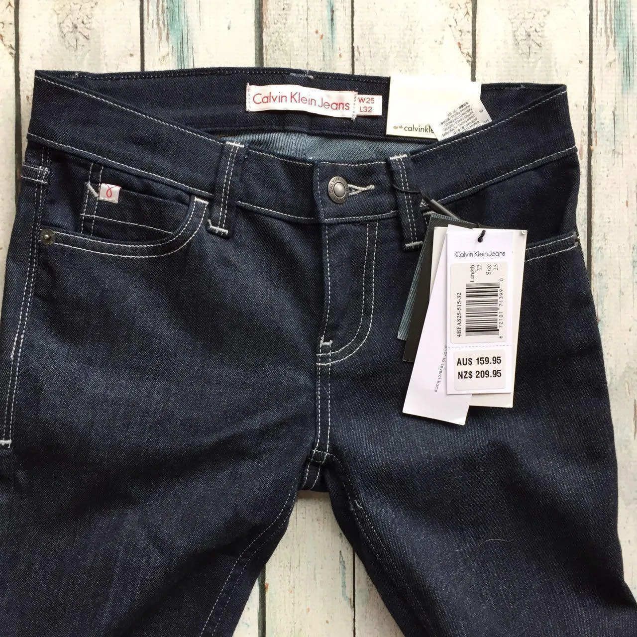 NWT - Calvin Klein Jeans Mid Rise Skinny - Size 25