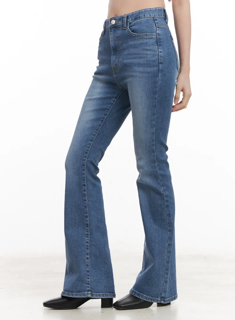 Paulina Slim-Fit Bootcut Jeans CM511