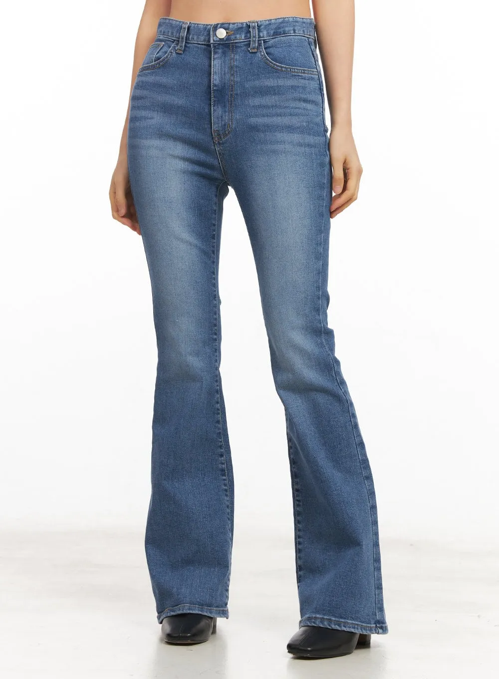 Paulina Slim-Fit Bootcut Jeans CM511